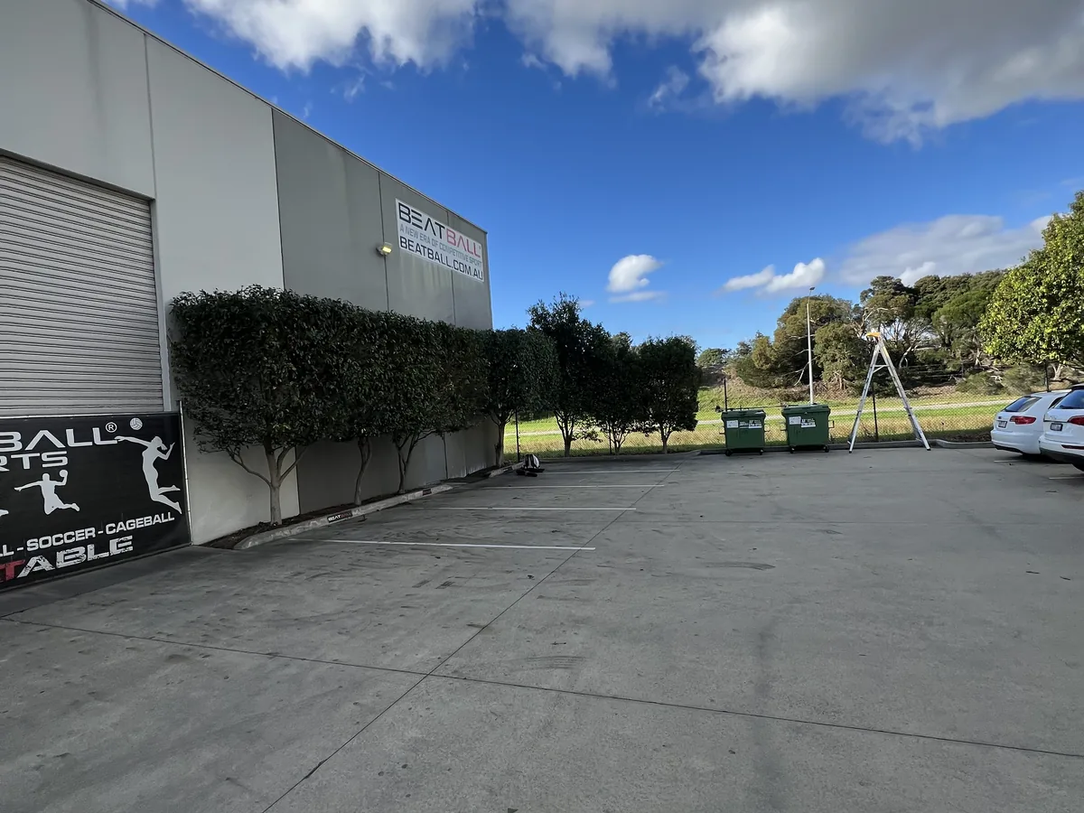 Commercial carpark hedges trimmed and kept in shape, Chelsea Heights